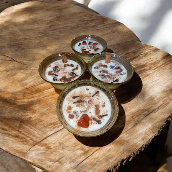 Warm Spiced Apple Pie 6oz Candle Hand Made with Cinnamon Sticks & Red Jasper - Picture 4 of 5